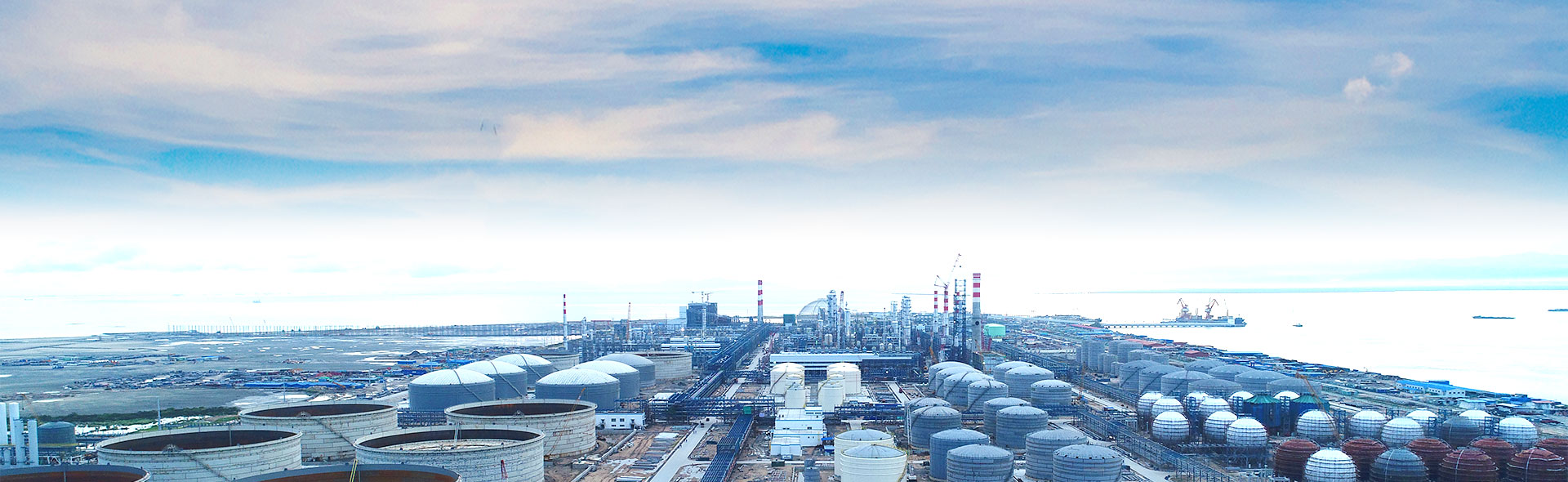 低黃變高透明度火焰復(fù)合劑火貼劑：適用于白色和淺色面料的復(fù)合，確保粘合層不影響復(fù)合材料的顏色和外觀質(zhì)量